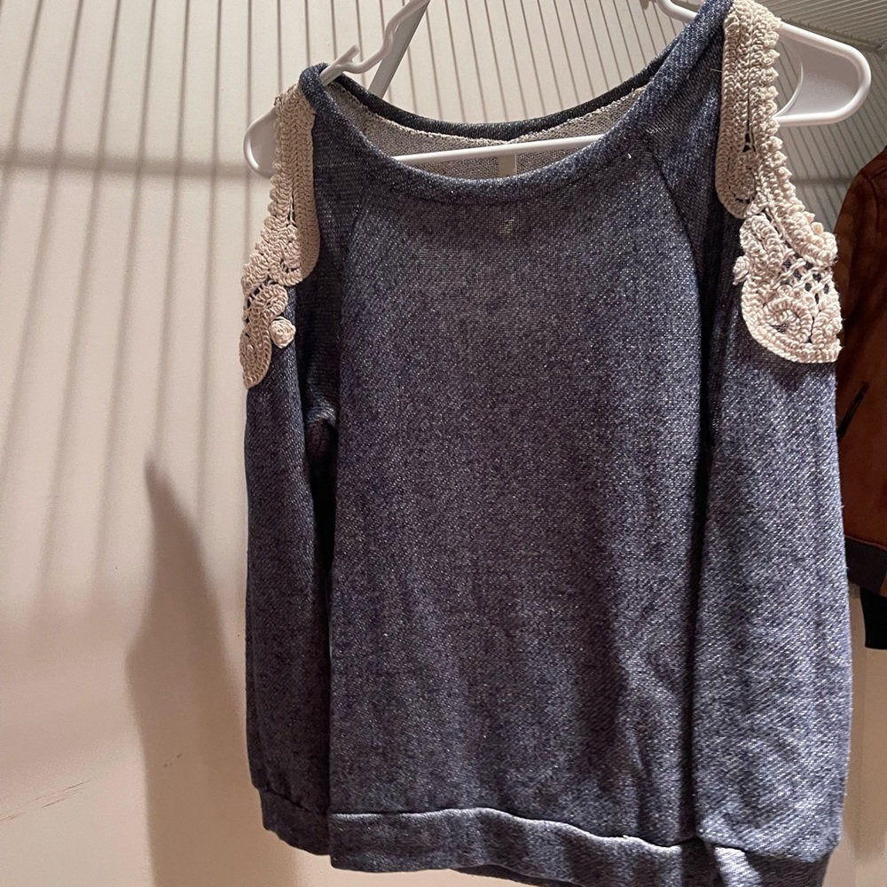 Off shoulder shirt